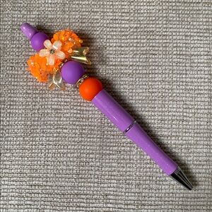 Fancy Orange Bow Pen